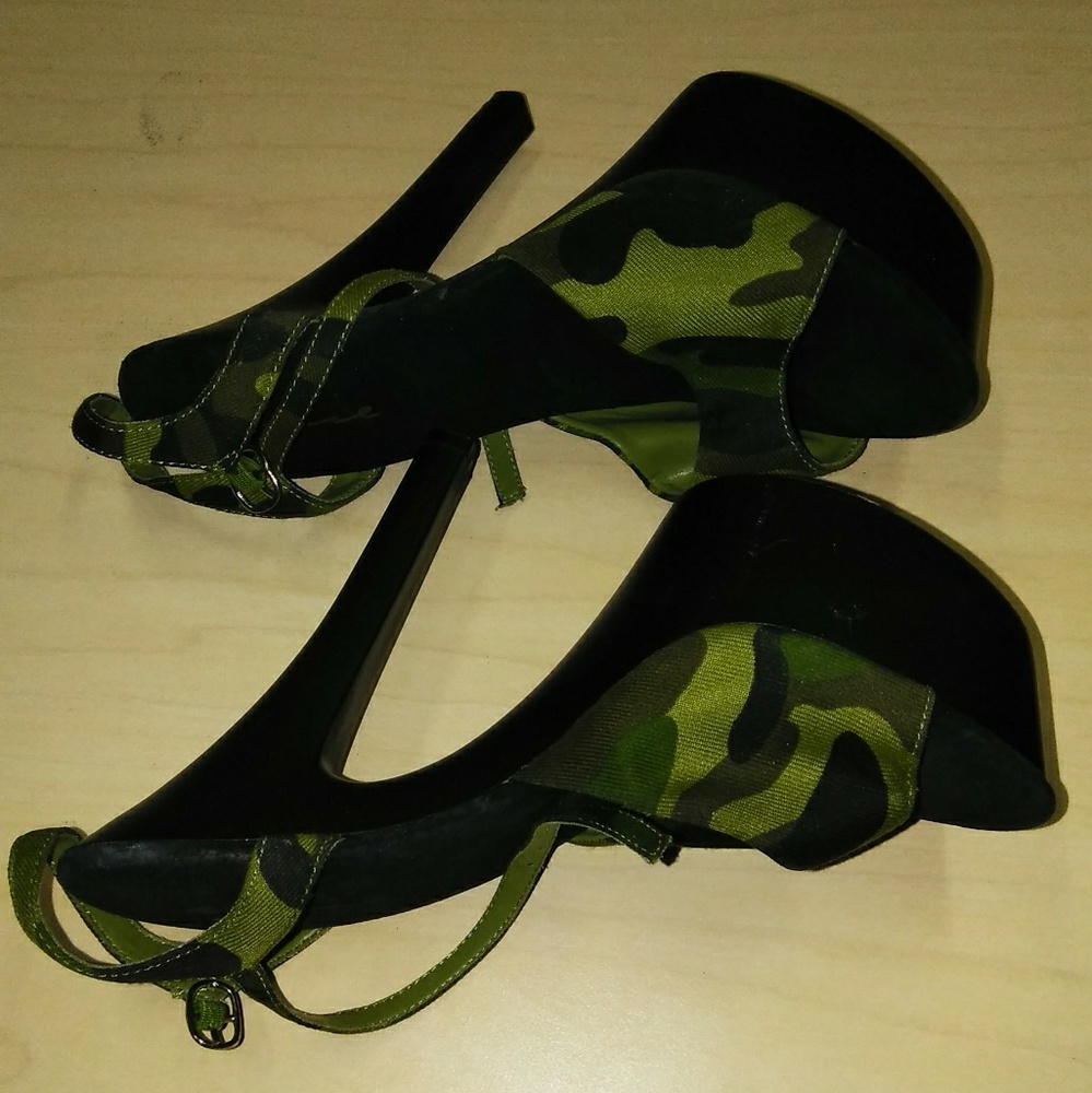 Camouflage platforms